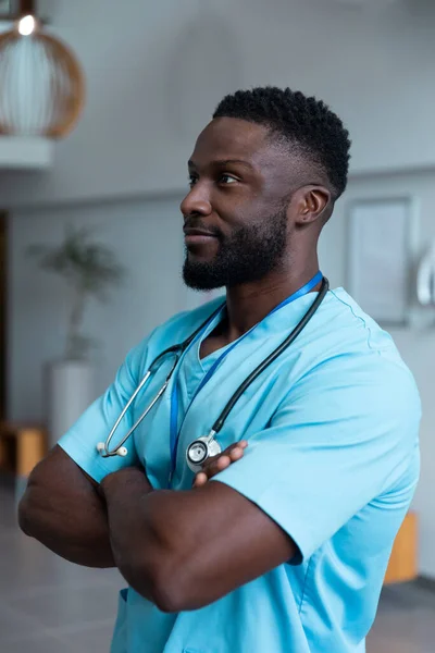 Retrato Médico Afroamericano Con Estetoscopio Usando Uniformes Hospital Medicina Salud —  Fotos de Stock