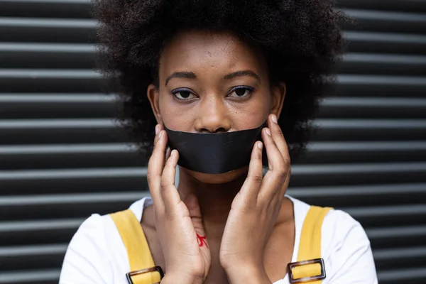 Retrato Mulher Raça Mista Com Fita Preta Boca Igualdade Direitos — Fotografia de Stock