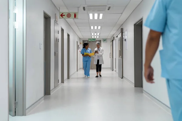 Diverse Couple Female Doctors Walking Hospital Corridor Discussing Medicine Health — Stock Photo, Image