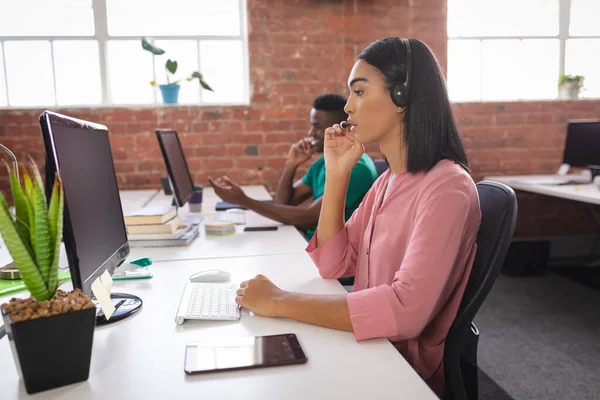 Diverse Male Female Colleagues Having Video Call Sitting Front Computers — Stock Photo, Image