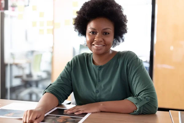 Portrait African American Businesswoman Sitting Desk Smiling Camera Business Person — Stock Photo, Image