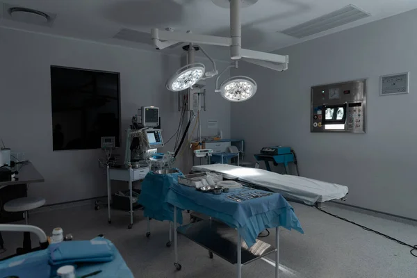 Chirurgische Instrumente Operationstisch Beleuchtung Und Ausstattung Modernen Operationssaal Eines Krankenhauses — Stockfoto