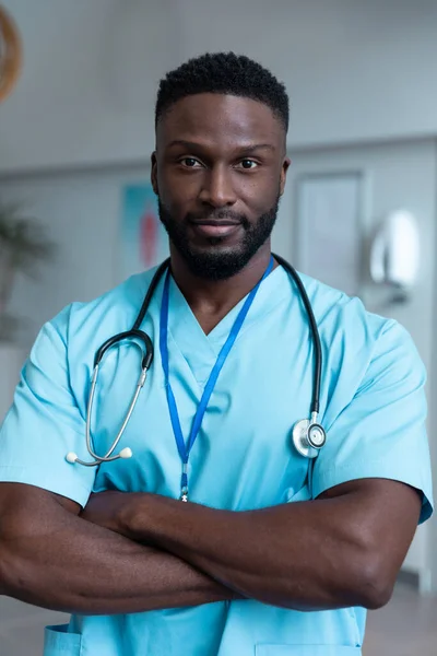 Portrait Médecin Afro Américain Avec Stéthoscope Portant Des Blouses Hôpital — Photo