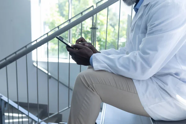 Midsection Senior African American Male Doctor Using Tablet Sitting Stairs — Photo