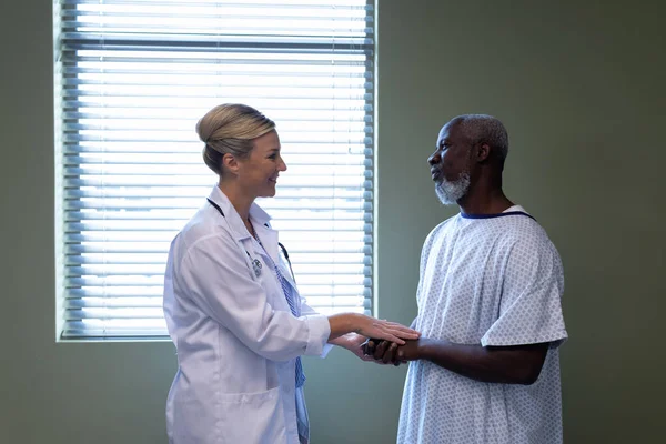 Diverse Female Doctor Male Patient Hospital Room Smiling Each Other — Stock Photo, Image