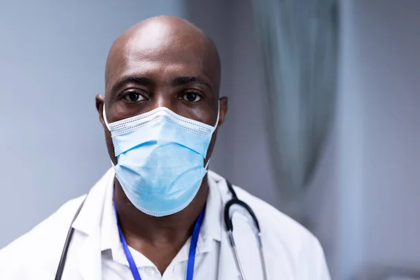 Retrato Médico Afroamericano Hospital Con Máscara Facial Profesional Médico Trabajo — Foto de Stock