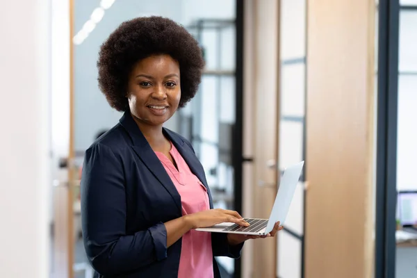 Happy African American Businesswoman Standing Corridor Using Laptop Looking Camera — Stock Photo, Image