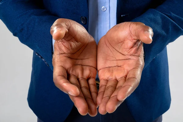 Gros Plan Homme Affaires Afro Américain Avec Les Mains Coupées — Photo