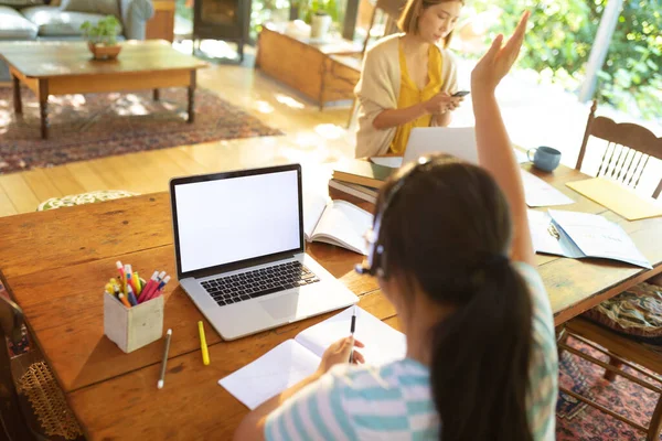 Aziatisch Meisje Met Behulp Van Laptop Met Leeg Scherm Hand — Stockfoto