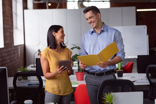 Happy Caucasian Male Female Colleagues Standing Desk Holding Tablet Folder — Stock Photo, Image