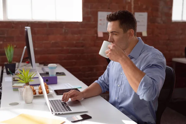 Caucasian Businessman Sitting Desk Office Using Laptop Drinking Coffee Working — Stock Photo, Image