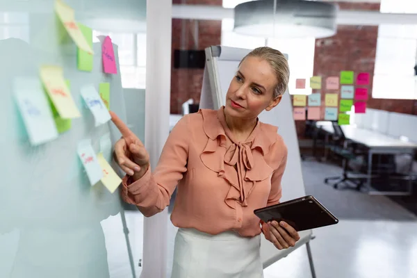 Caucasian Businesswoman Brainstorming Meeting Room Holding Tablet Reading Memo Notes — Stock Photo, Image