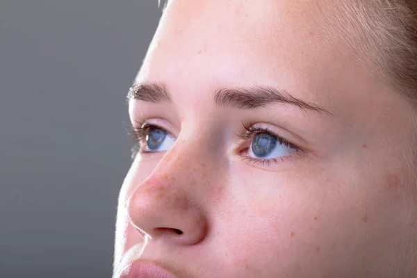 Gros Plan Des Yeux Bleus Une Femme Affaires Caucasienne Isolée — Photo