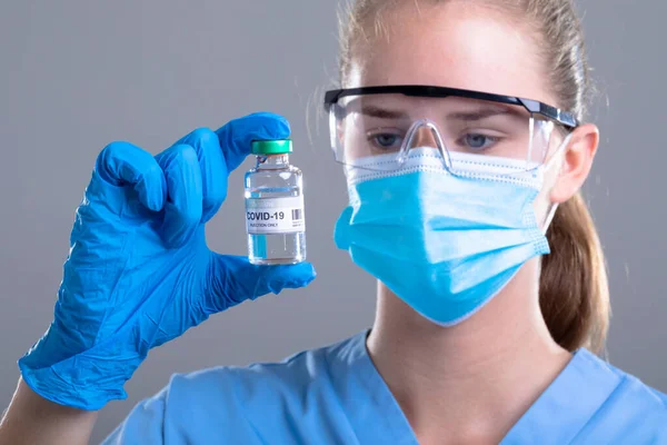 Caucasian Female Doctor Wearing Face Mask Safety Glasses Holding Vaccine — Stock Photo, Image