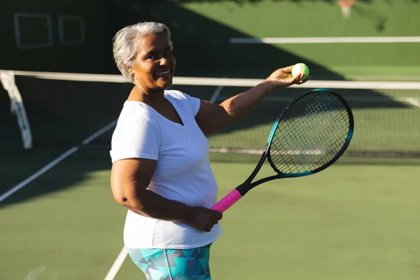 Portrait Smiling Senior African American Man Holding Tennis Racket Ball — ストック写真