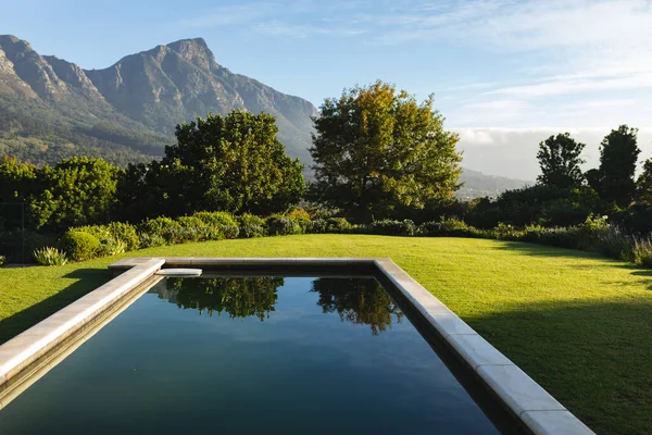 General View Tranquil Swimming Pool Stunning Mountains Countryside Outdoor Retreat — ストック写真