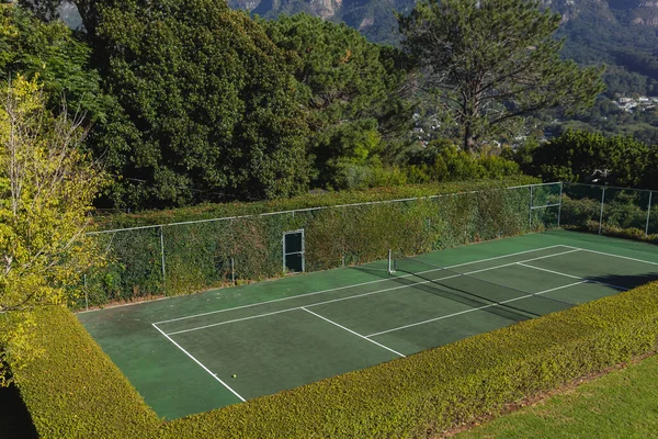 Blick Auf Den Tennisplatz Atemberaubender Landschaft Einem Sonnigen Tag Rückzug — Stockfoto