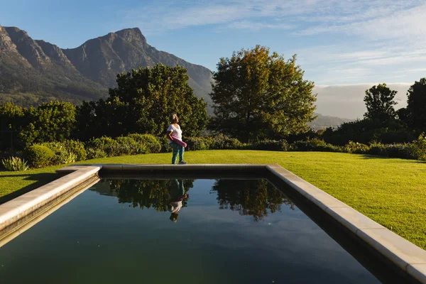 Senior African American Woman Standing Yoga Mat Outdoor Pool Countryside — ストック写真