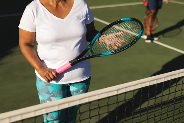 Midsection Senior African American Woman Holding Tennis Racket Tennis Court — Zdjęcie stockowe