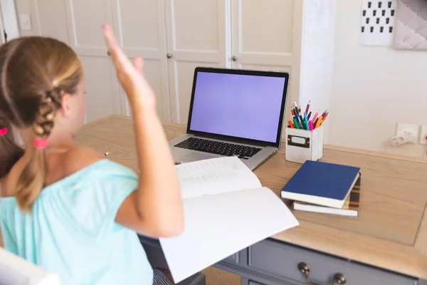Menina Caucasiana Ter Chamada Vídeo Durante Aula Laptop Com Espaço — Fotografia de Stock