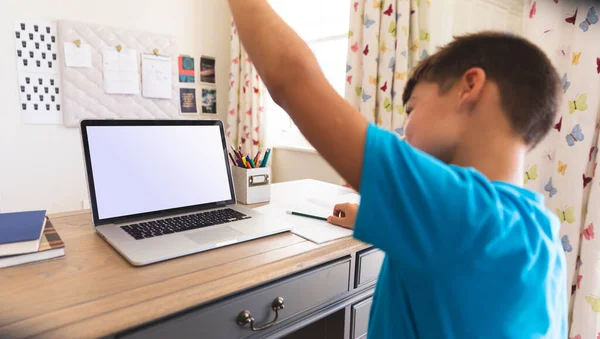 Ders Sırasında Bilgisayar Başında Videolu Beyaz Çocuk Fotokopi Çekiyordu Evde — Stok fotoğraf