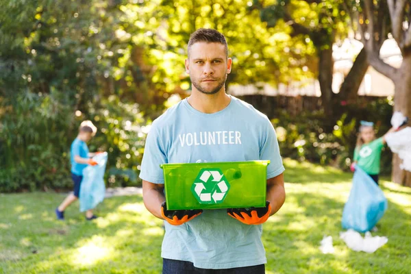 Portrait Caucasian Man Holding Recycling Box Cleaning Countryside Son Daughter — Stock Photo, Image