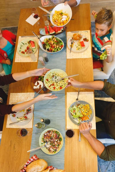 Overhead View Caucasian Parents Son Daughter Sitting Table Having Dinner — Stock Photo, Image