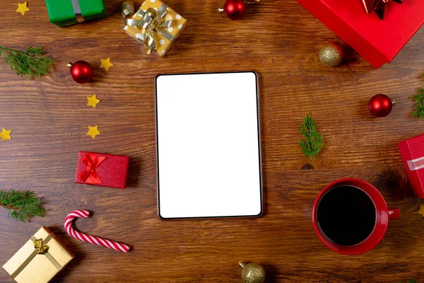 Composição Tablet Com Espaço Cópia Decorações Natal Fundo Madeira Natal — Fotografia de Stock