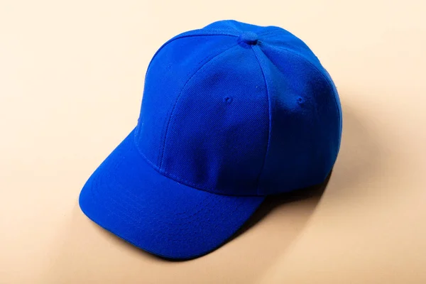 Composition Casquette Baseball Bleue Traditionnelle Sur Fond Brun Pâle Concept — Photo