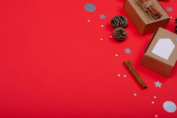 Composición Decoraciones Navideñas Con Conos Pino Canela Espacio Para Copiar — Foto de Stock