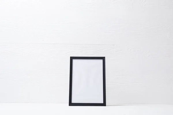 Samenstelling Van Witte Kaart Zwart Frame Met Kopieerruimte Witte Achtergrond — Stockfoto