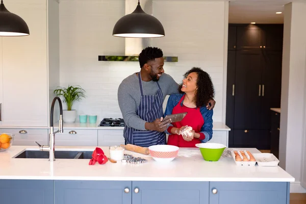 Feliz Casal Afro Americano Vestindo Aventais Cozinhando Juntos Usando Tablet — Fotografia de Stock