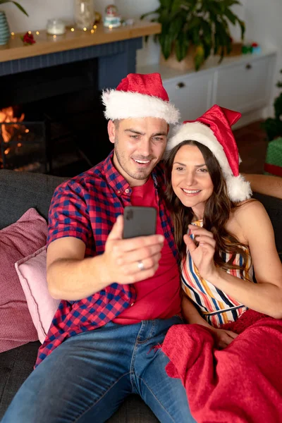 Happy Caucasian Couple Wearing Santa Hats Having Video Call Smartphone — Stock Photo, Image