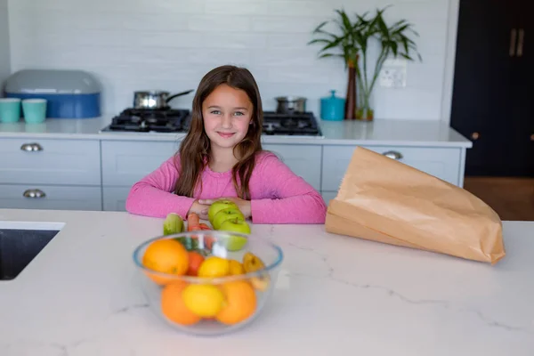 Happy Caucasian Girl Unpacking Groceries Kitchen Childhood Leisure Spending Free — Stock Photo, Image