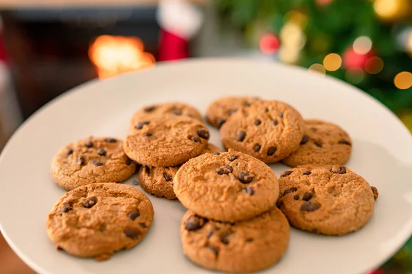 Chocolate Cookies Lying Plate Christmas Decorations Background Christmas Dishes Traditions — Stock Photo, Image