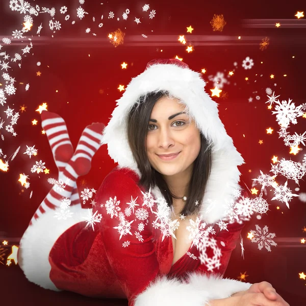 Mooi meisje glimlachend in santa outfit — Stockfoto