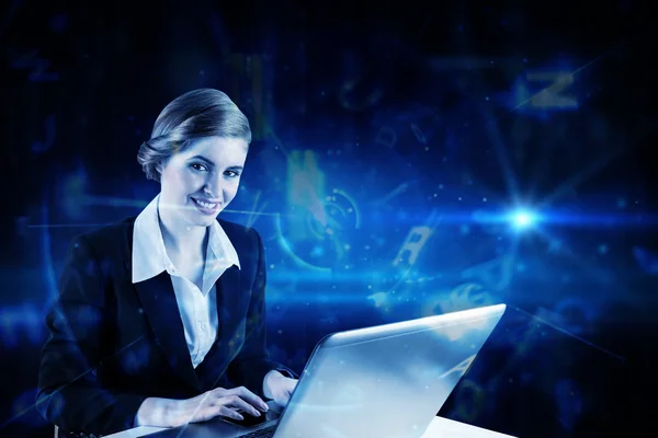 Redhead businesswoman using her laptop — Stock Photo, Image