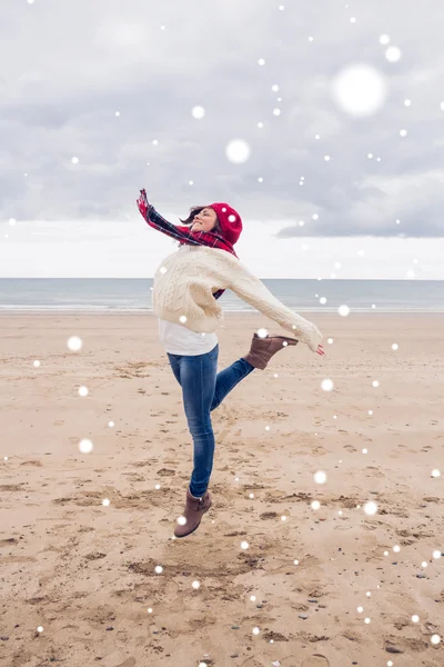 Femme dans des vêtements chauds élégants — Photo