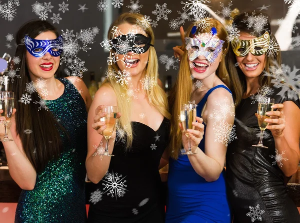 Friends wearing masks holding champagne glasses — Stock Photo, Image