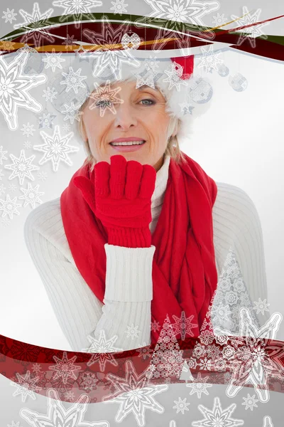 Feestelijke vrouw blaast een kus — Stockfoto