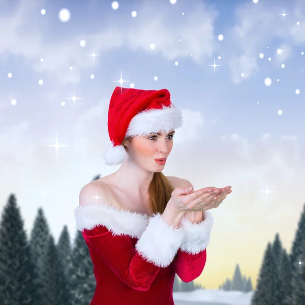 Mädchen im Weihnachtsmannkostüm reicht die Hand — Stockfoto