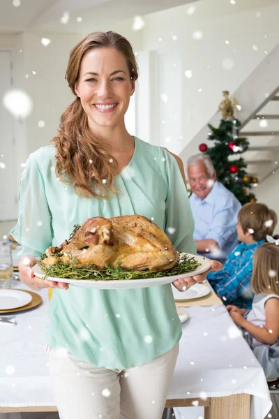 Gelukkig moeder met Kerst maaltijd — Stockfoto