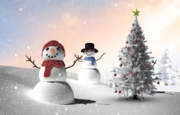 Imagen compuesta de árbol de Navidad y muñecos de nieve — Foto de Stock