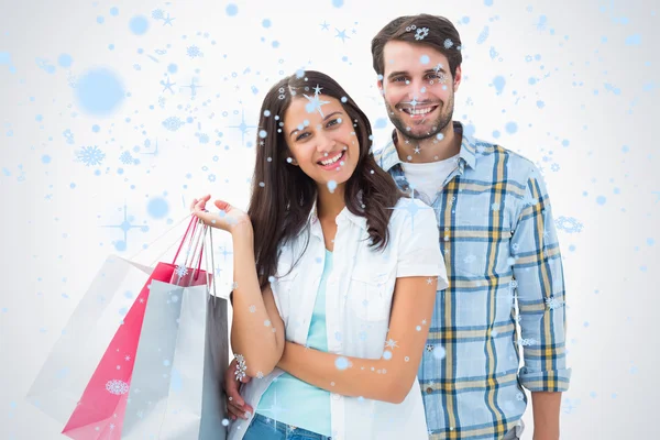 Casal jovem atraente com sacos de compras — Fotografia de Stock