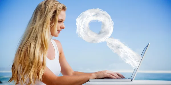 Blonde using her laptop at the beach — Stock Photo, Image