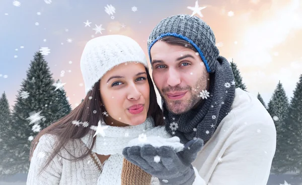 Casal de inverno jovem — Fotografia de Stock