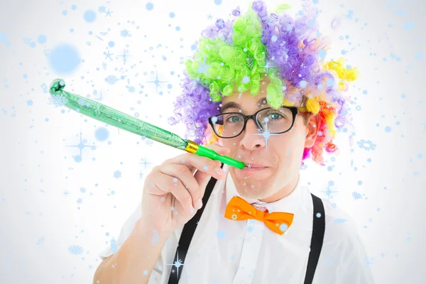 Hipster vistiendo peluca arco iris — Foto de Stock