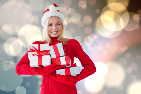 Zusammengesetztes Bild einer glücklichen festlichen Blondine mit Geschenk — Stockfoto