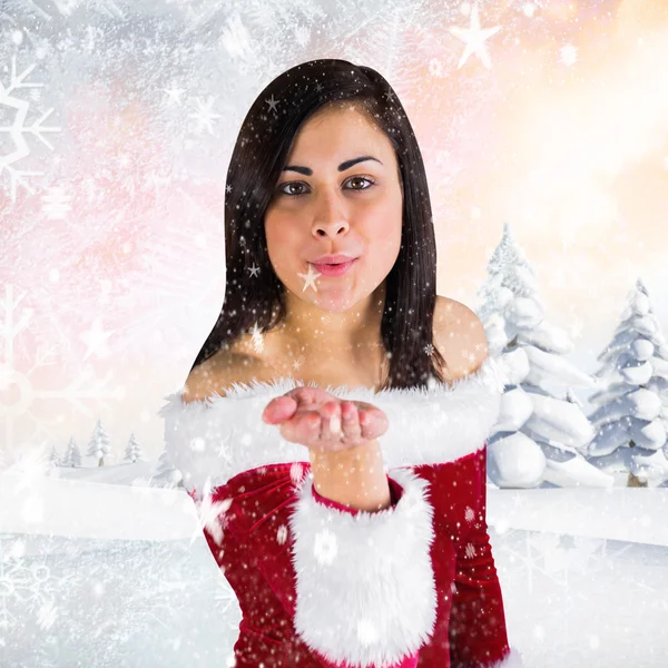 Chica bonita en traje de santa soplando — Foto de Stock