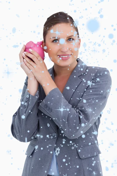 Lachende bankbediende schudden piggy bank — Stockfoto